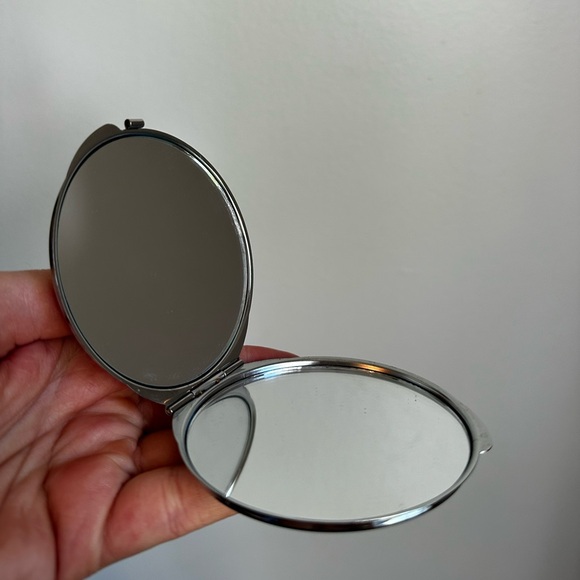 Compact Mirror - Picture 3 of 6